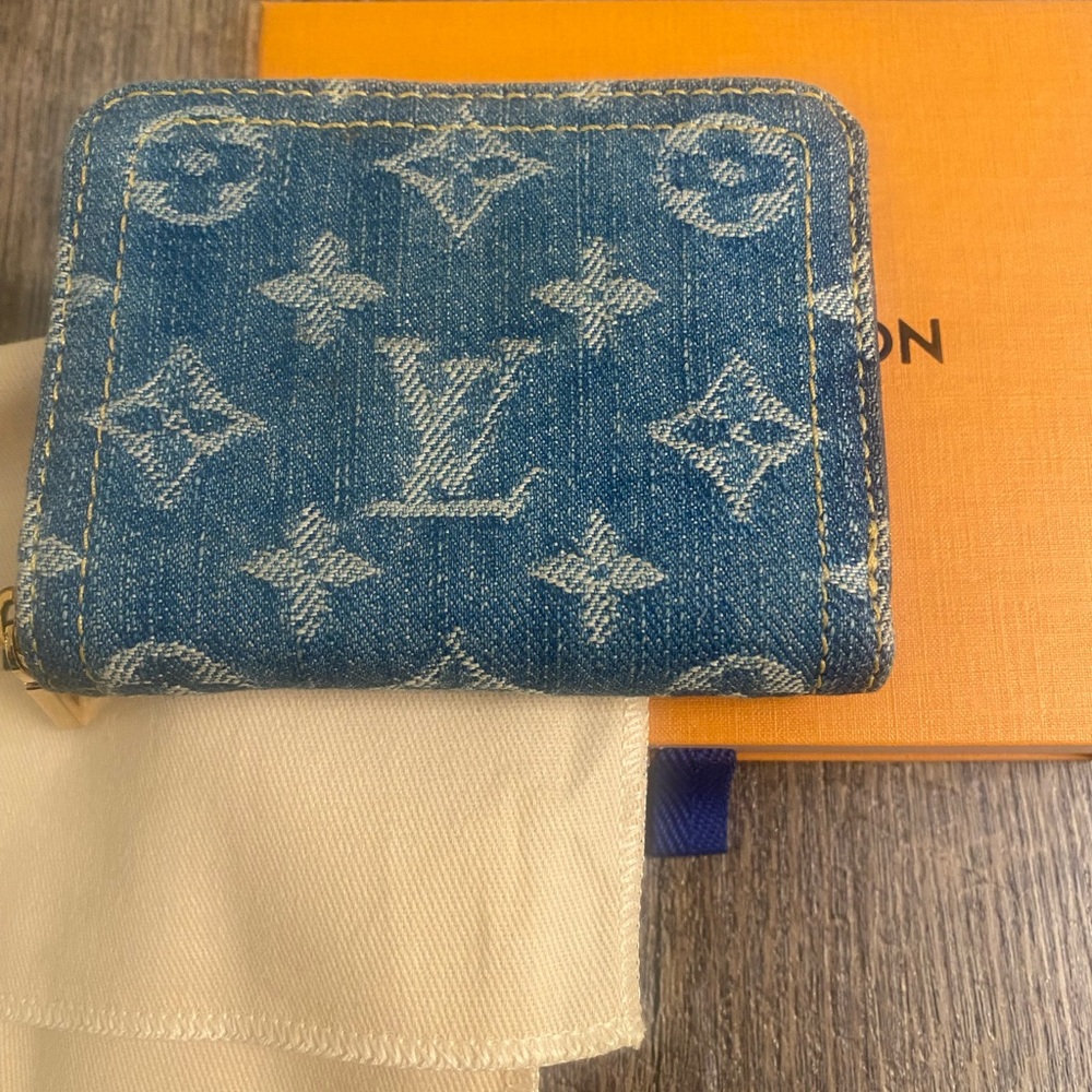 Louis Vuitton Blue Monogram Denim zippy coin purse